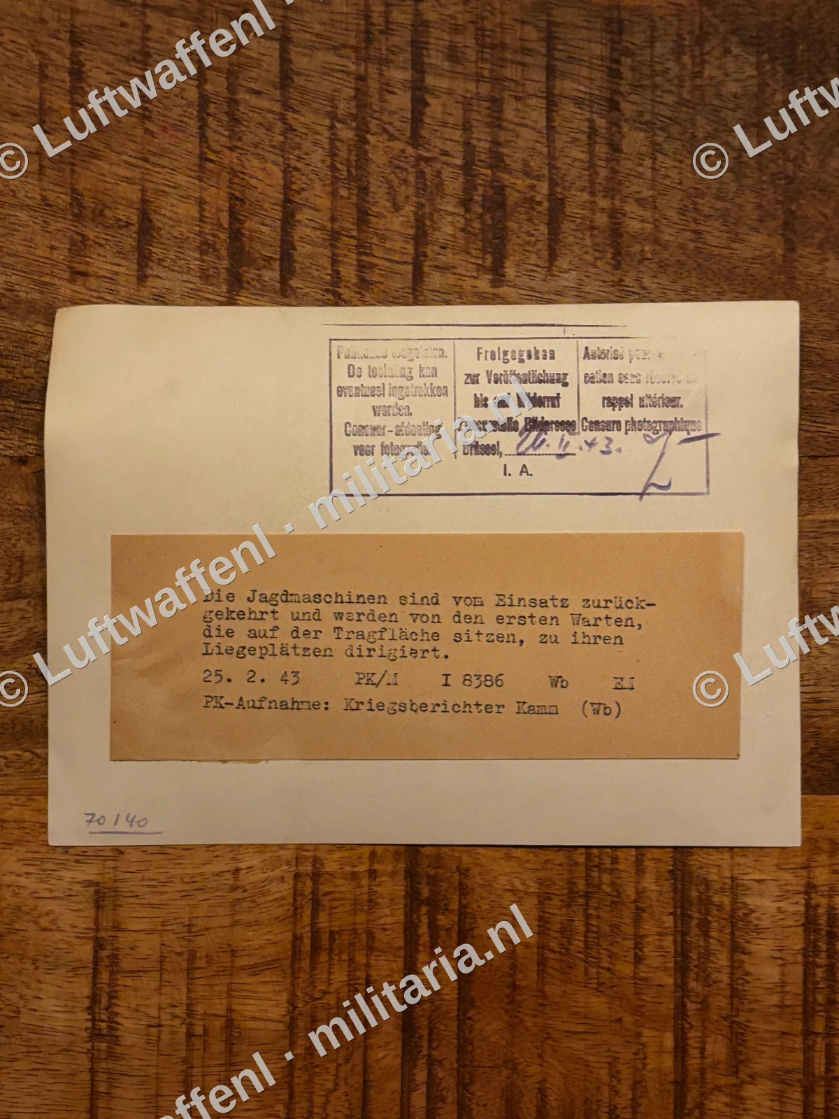 Focke-Wulf Fw 190 taxiet richting z’n hangar — Foto's & Documenten — WO2 (foto 2 van 2)