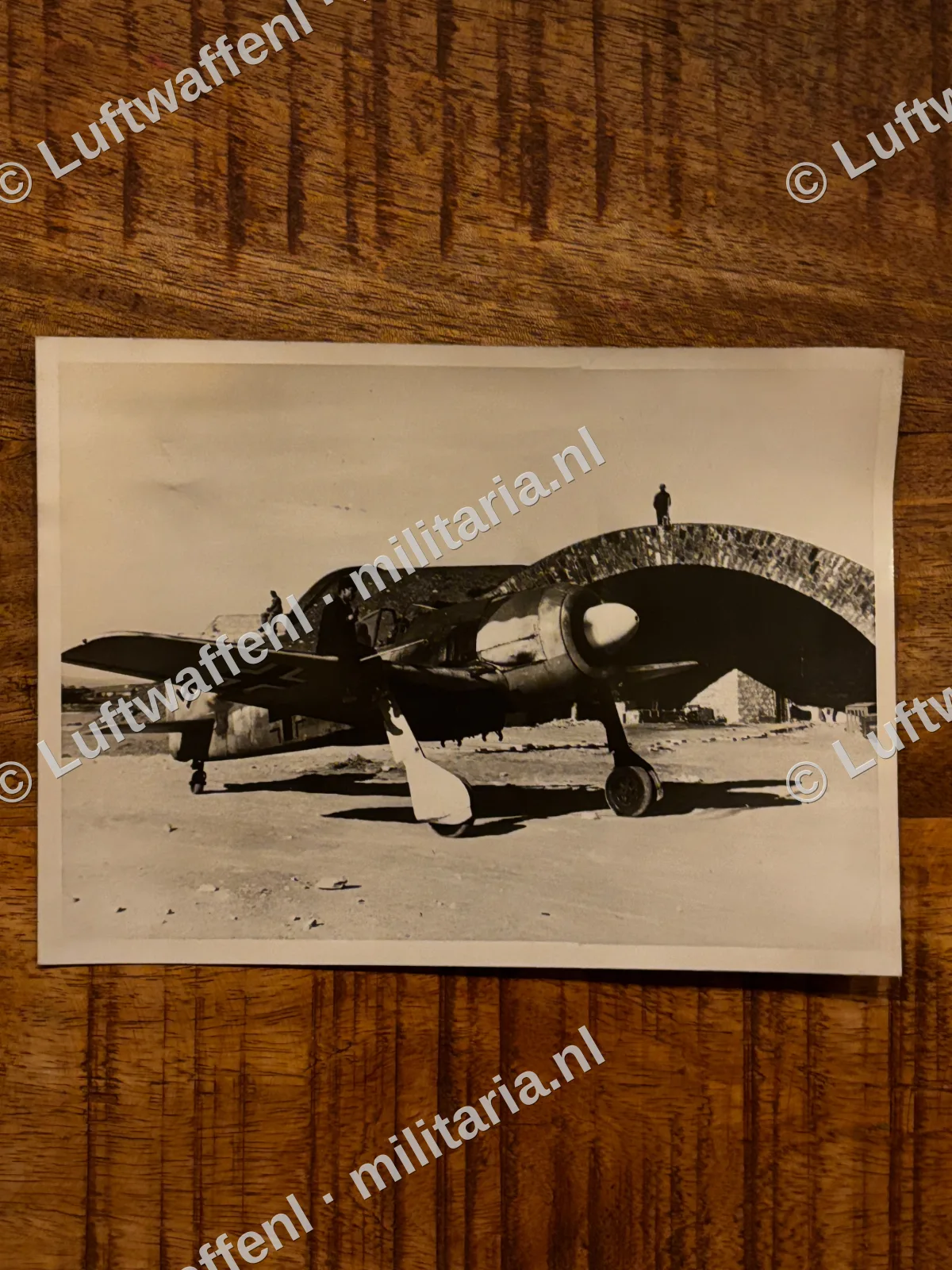 Focke-Wulf Fw 190 taxiet richting z’n hangar — WO2
