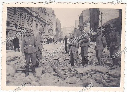 Schade door een Stuka foto — WO2