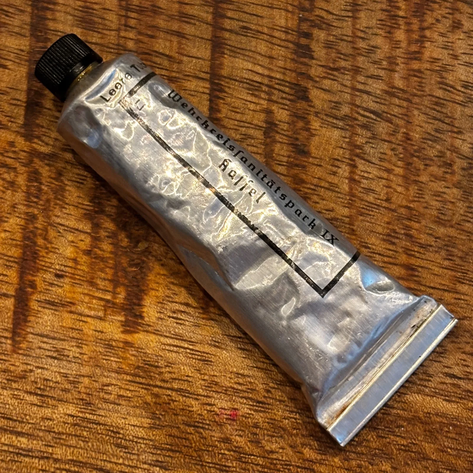 Tube lichtschutzsalbe — Uitrusting & Accessoires — WO2 (foto 3 van 3)