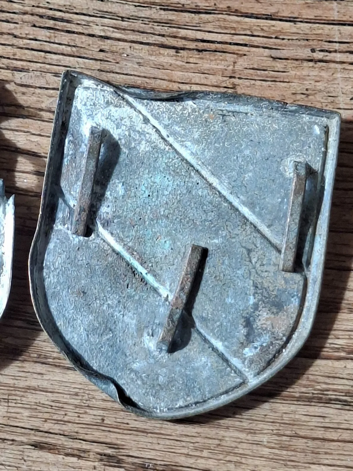 Afrika Korps helm schildjes bodemvondsten - origineel — Insignes & Emblemen — WO2 (foto 6 van 6)
