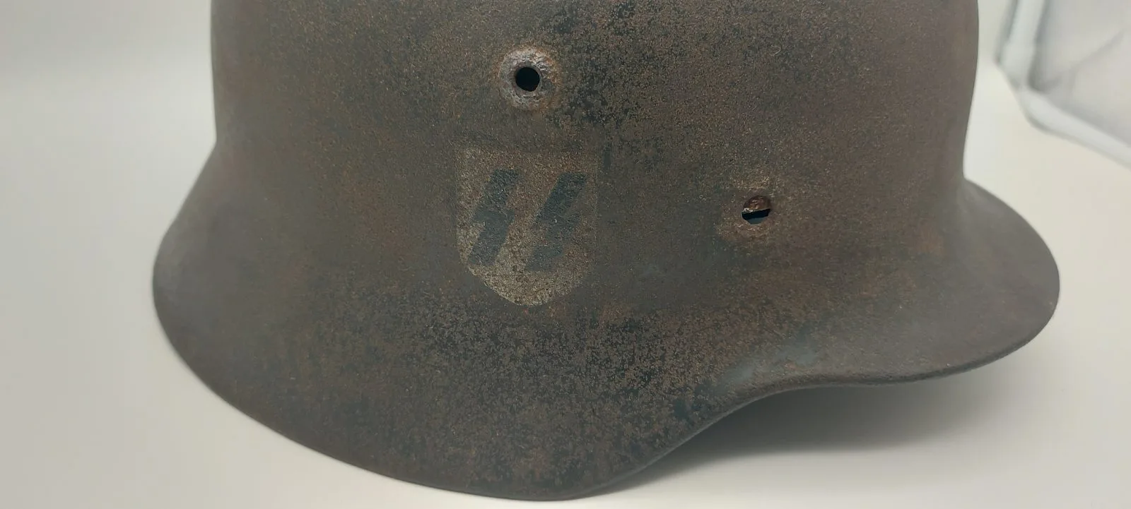Echte Duitse M40 SS- Stahlhelmhelm in hele goede staat — Helmen & Hoofddeksels — WO2 (foto 4 van 10)