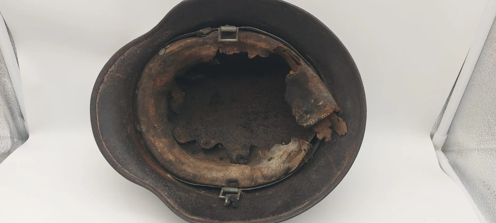 Echte Duitse M40 SS- Stahlhelmhelm in hele goede staat — Helmen & Hoofddeksels — WO2 (foto 8 van 10)