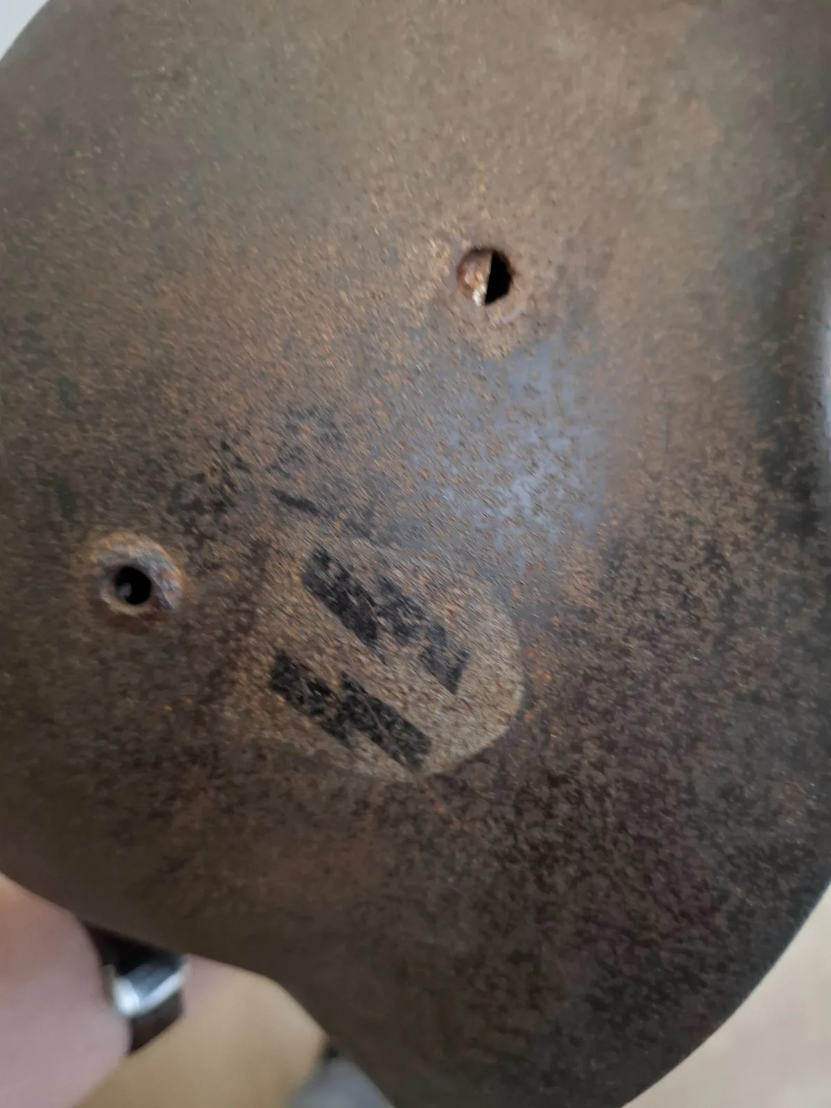 Echte Duitse M40 SS- Stahlhelmhelm in hele goede staat — Helmen & Hoofddeksels — WO2 (foto 9 van 10)