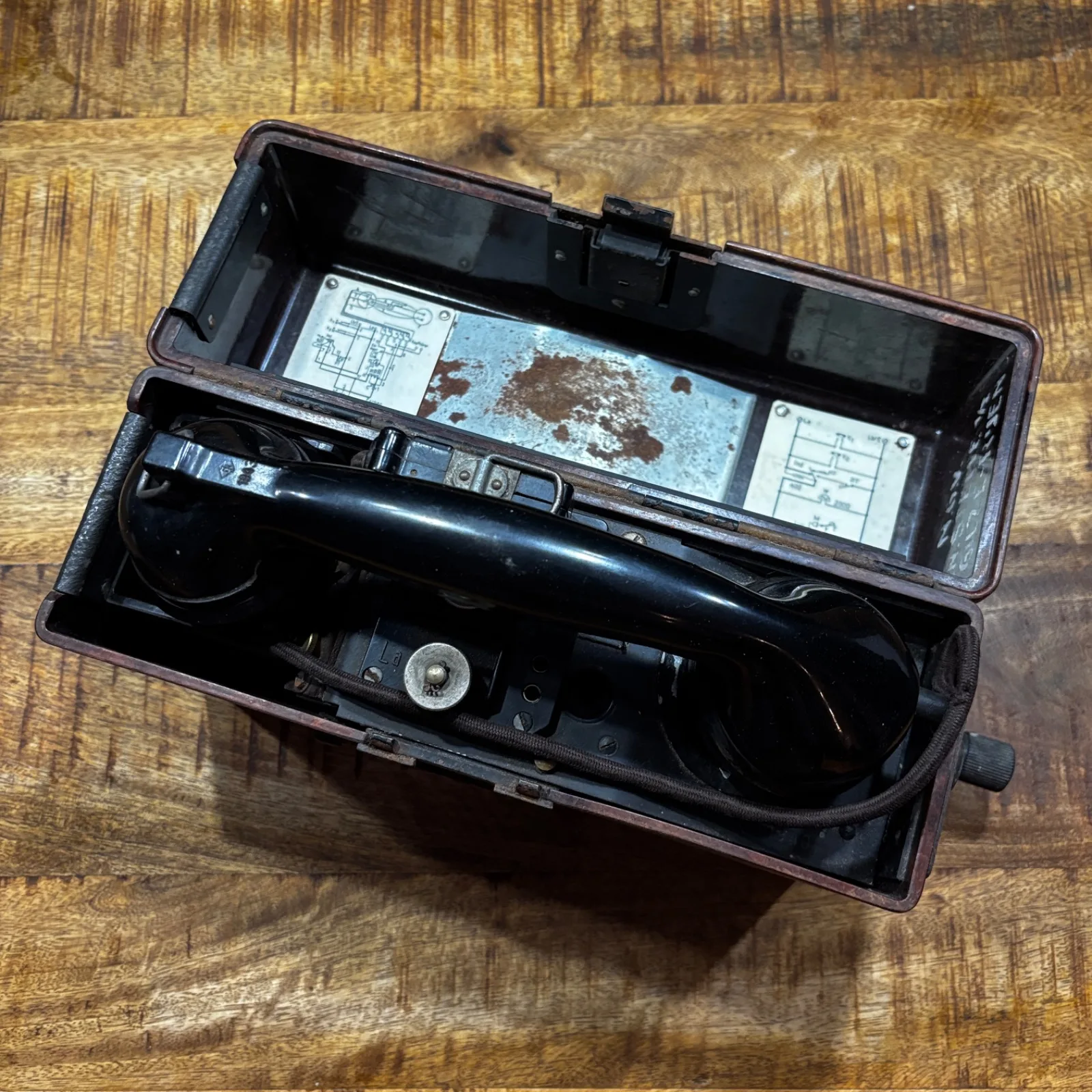 Duitse veldtelefoon Gilze-Rijen — Uitrusting & Accessoires — WO2 (foto 4 van 5)