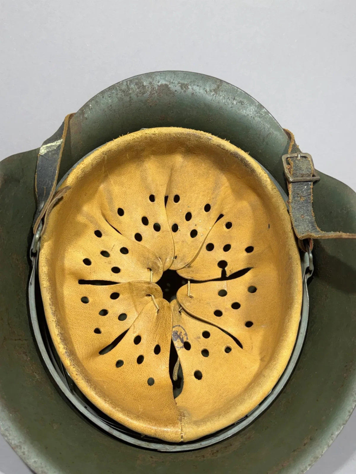 M42 helm wehrmacht duits — Helmen & Hoofddeksels — WO2 (foto 4 van 5)