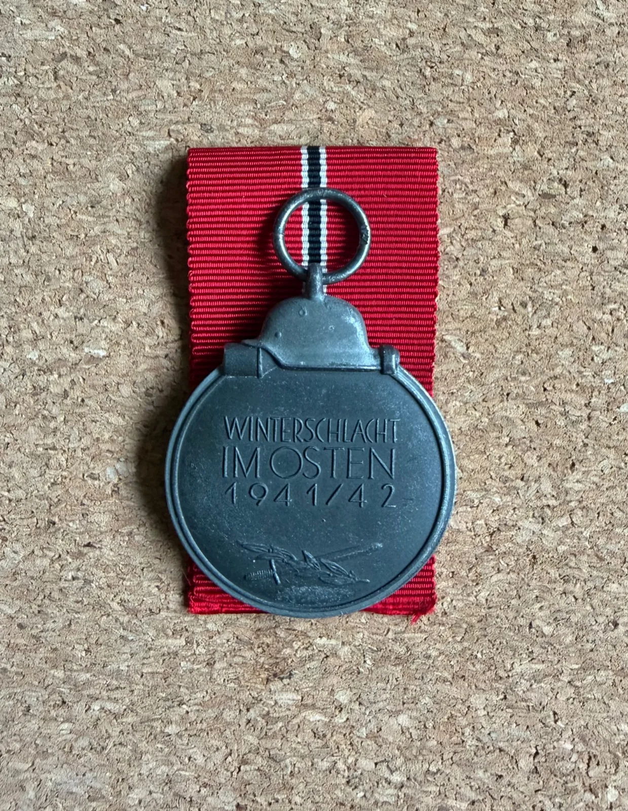 Oostfront Medaille WOII (Winterschlacht im Osten 1941/42) - Maker 127 — Medailles & Onderscheidingen — WO2 (foto 2 van 3)