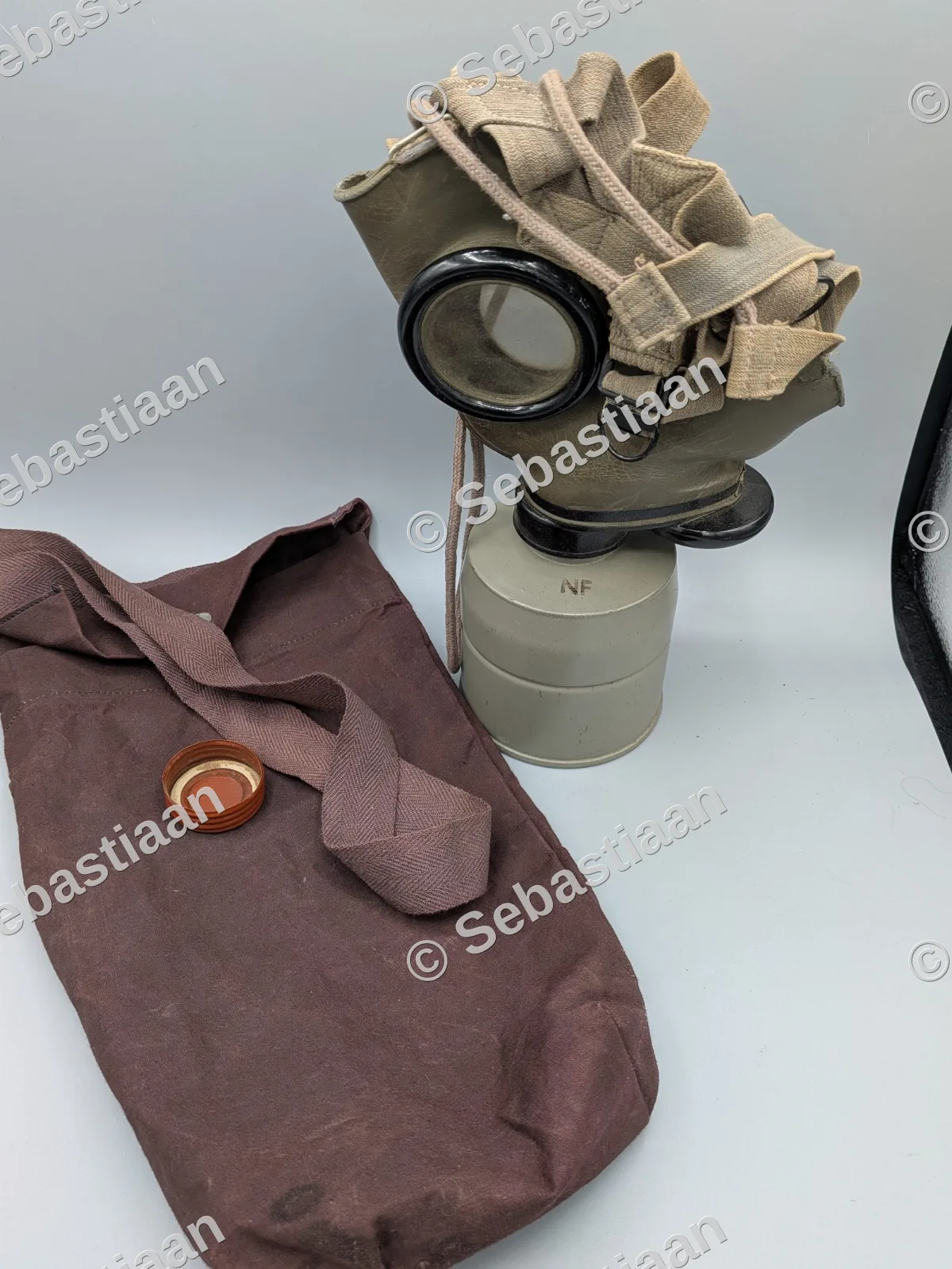 NL burger gasmaskers (prijs in beschrijving) — Uitrusting & Accessoires — WO2 (foto 2 van 5)