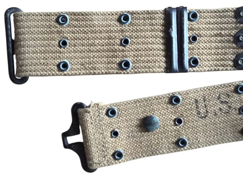 US WW2 pistol belt.it is dated 1943,and marker with Nasco — Uitrusting & Accessoires — WO2 (foto 5 van 7)