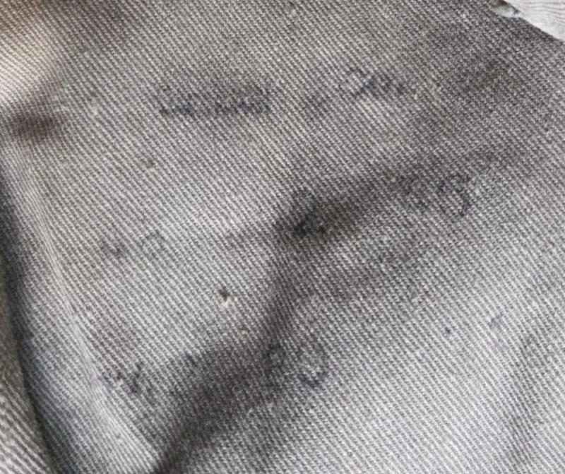 in een zwaar gebruikte ww2  waffen ss mantel — Uniformen — WO2 (foto 6 van 10)