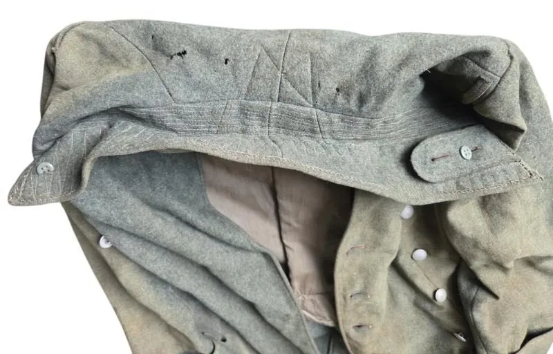 in een zwaar gebruikte ww2  waffen ss mantel — Uniformen — WO2 (foto 10 van 10)