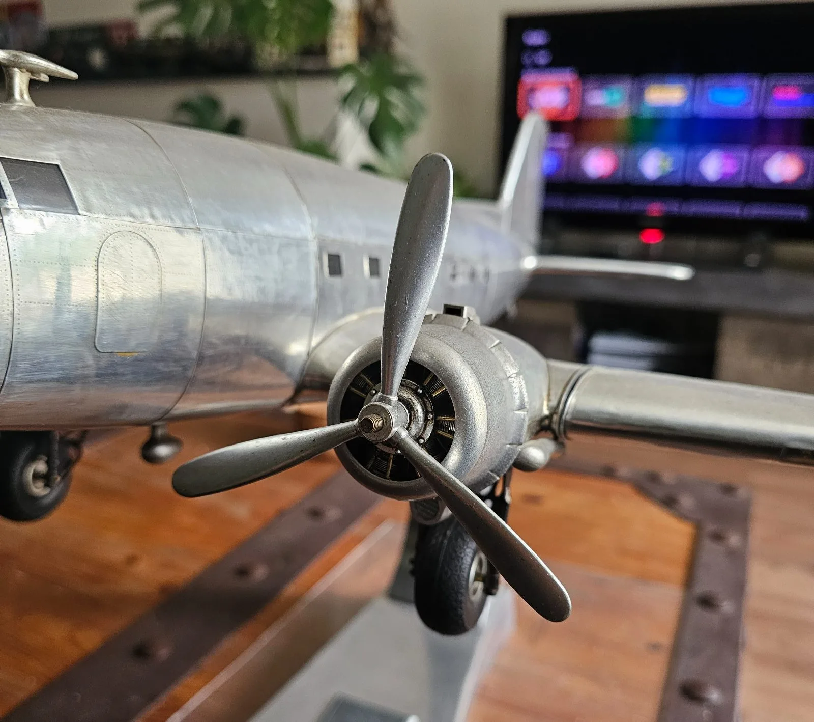 Handgemaakte metalen modelvliegtuig D-C3 — Overige — WO2 (foto 4 van 5)