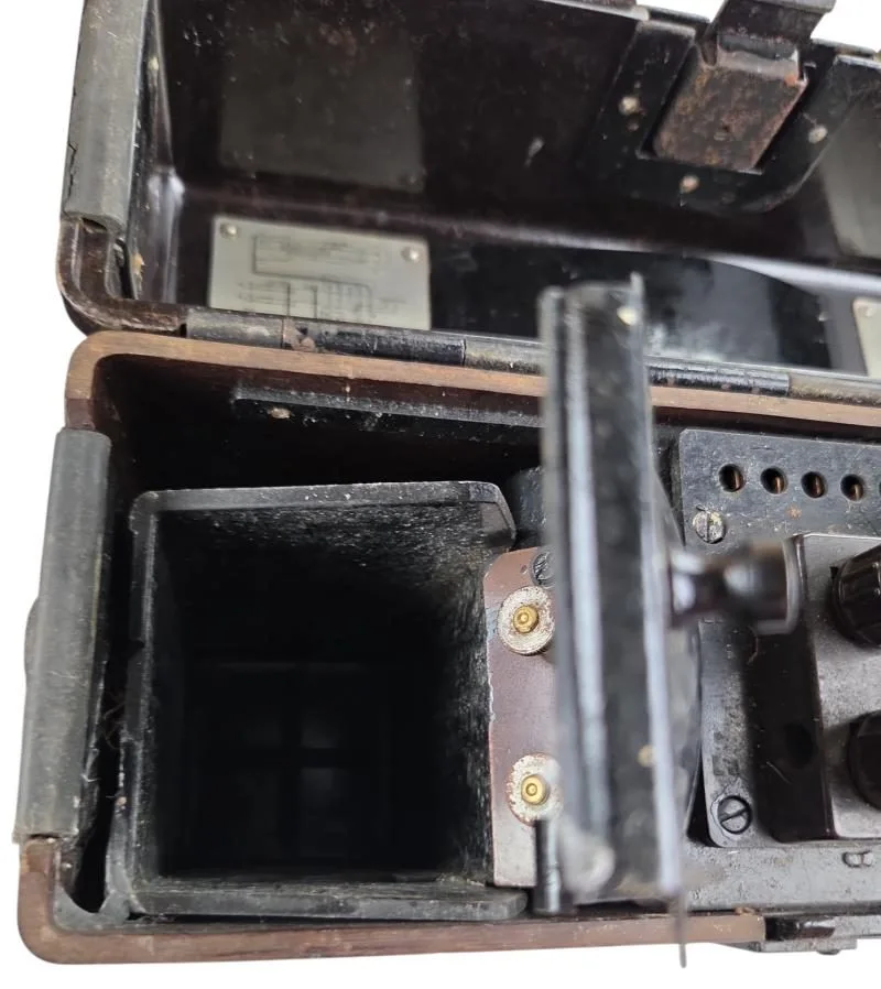 duitse veld telefoon in een gebruikte staat — Uitrusting & Accessoires — WO2 (foto 8 van 10)