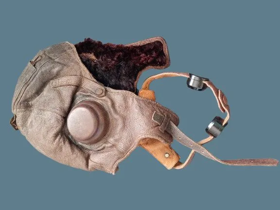 Luftwaffe LKpW 101 fliegerhaube 1939 — WO2