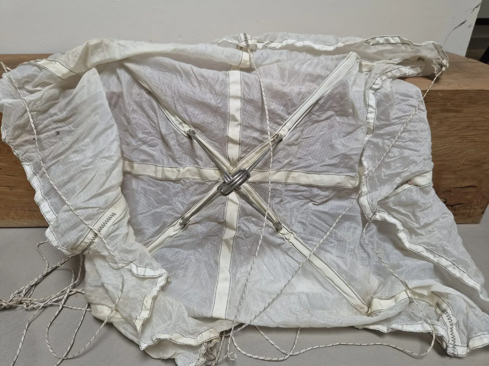 1958 US Military Pioneer T-10R Reserve Pilot Parachute  Original Cold War / Airborne — Uitrusting & Accessoires — Vietnamoorlog (foto 3 van 4)