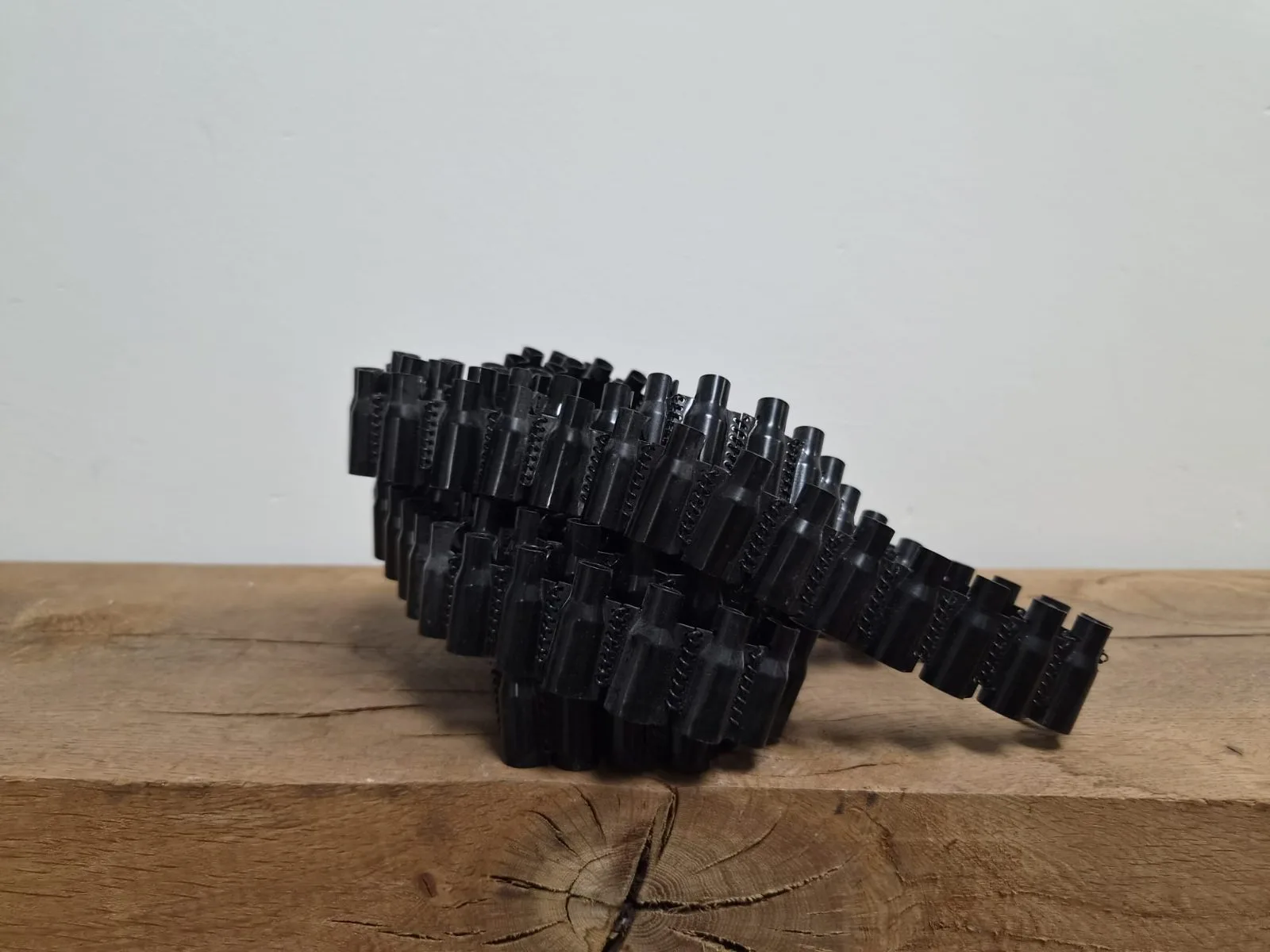 Vintage Metal Ammunition Feed Belt / Cartridge Holder, Approx. 4 Metres – Military — Uitrusting & Accessoires — Modern (foto 2 van 4)