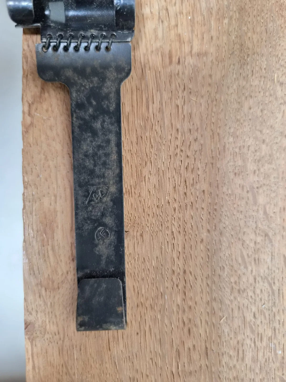 Vintage Metal Ammunition Feed Belt / Cartridge Holder, Approx. 4 Metres – Military — Uitrusting & Accessoires — Modern (foto 4 van 4)