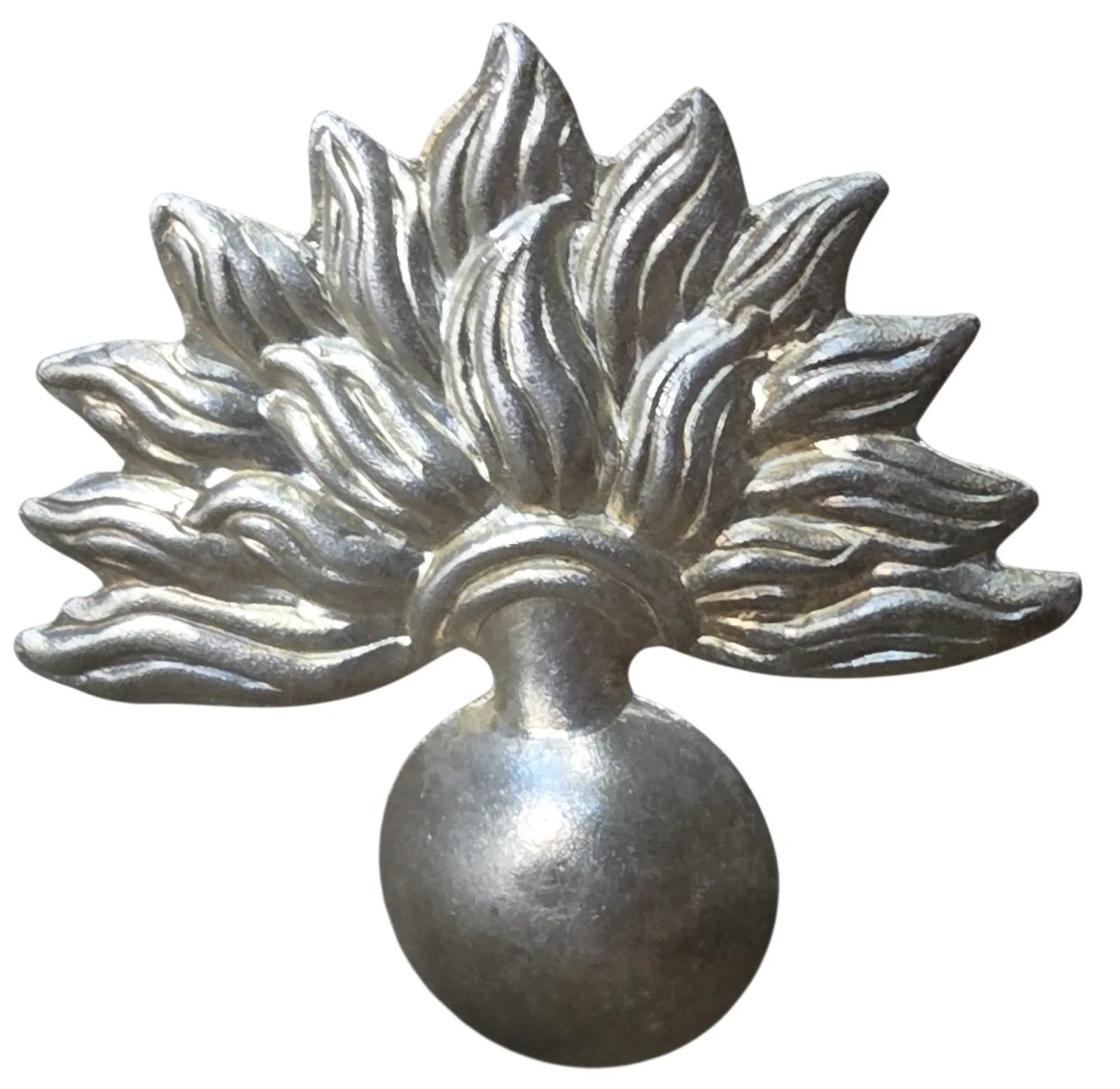 een nederlandse ww2  Schalkhaar police cap badge — WO2