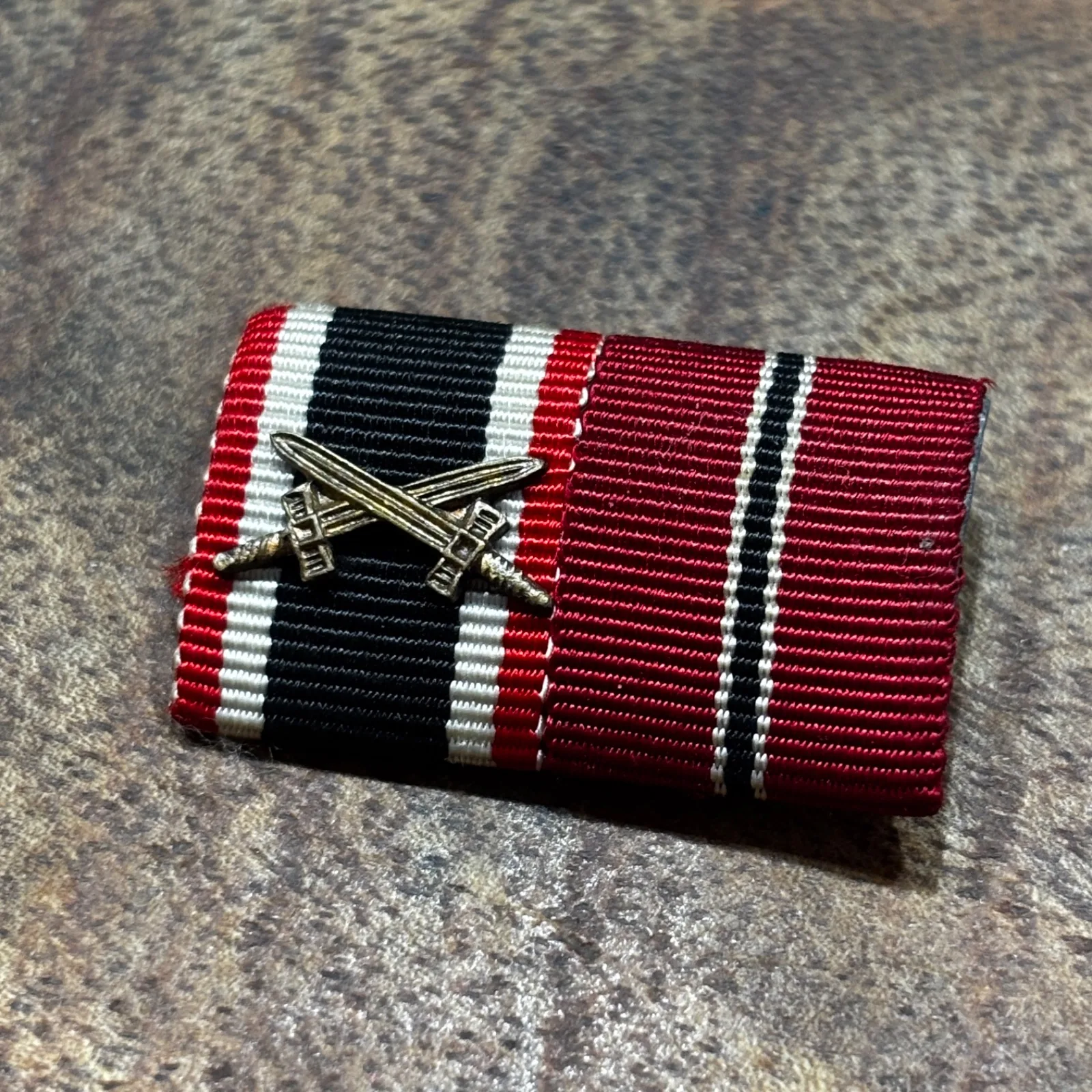 Kvk met zwaarden en Ostfront ribbon — WO2