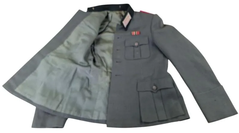 a wehrmacht panzerjager oberleutnant tunic — Uniformen — WO2 (foto 3 van 10)