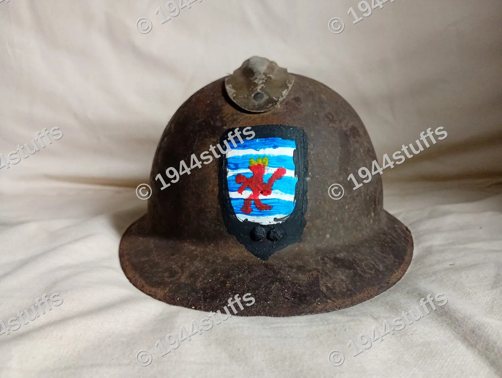 M26 Adrian helm met naoorlogs Luxemburgs embleem — WO2