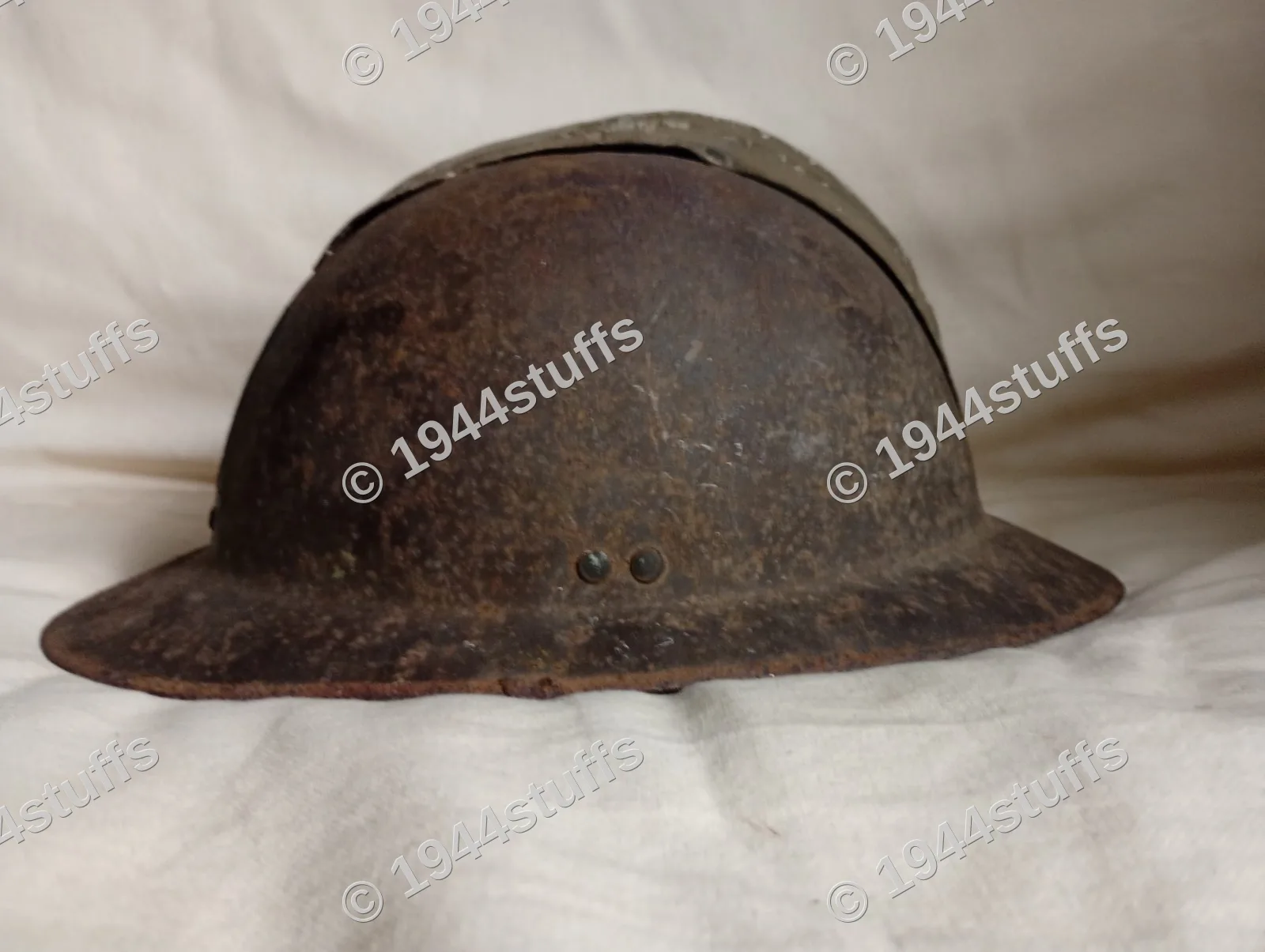 M26 Adrian helm met naoorlogs Luxemburgs embleem — Helmen & Hoofddeksels — WO2 (foto 2 van 5)