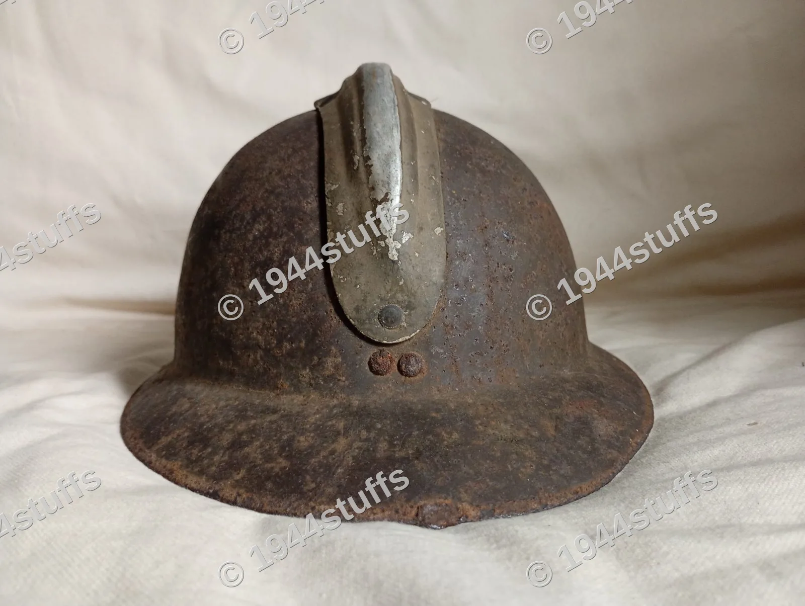 M26 Adrian helm met naoorlogs Luxemburgs embleem — Helmen & Hoofddeksels — WO2 (foto 3 van 5)