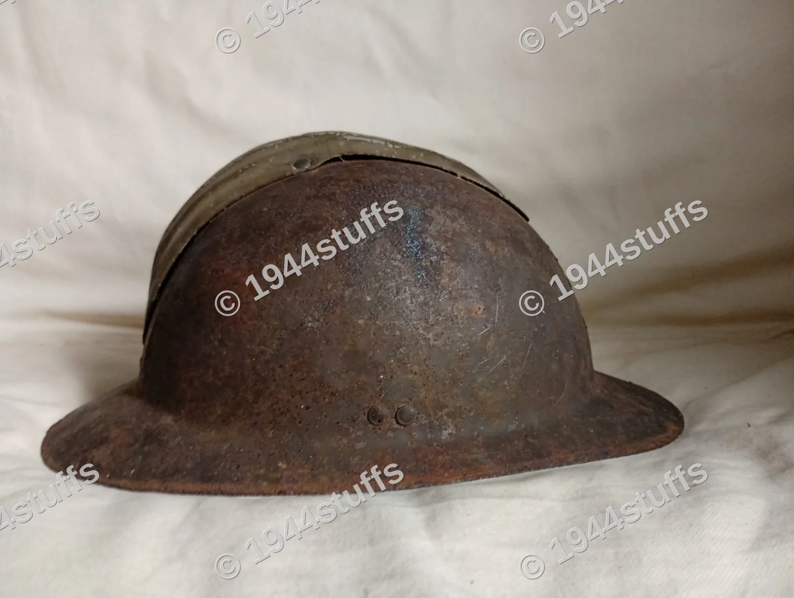 M26 Adrian helm met naoorlogs Luxemburgs embleem — Helmen & Hoofddeksels — WO2 (foto 4 van 5)
