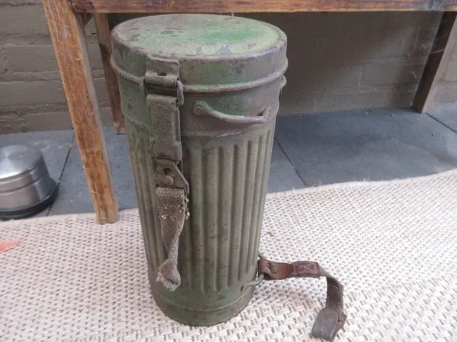 Duits gasmasker , gecamoufleerd , zeldzaam — WO2