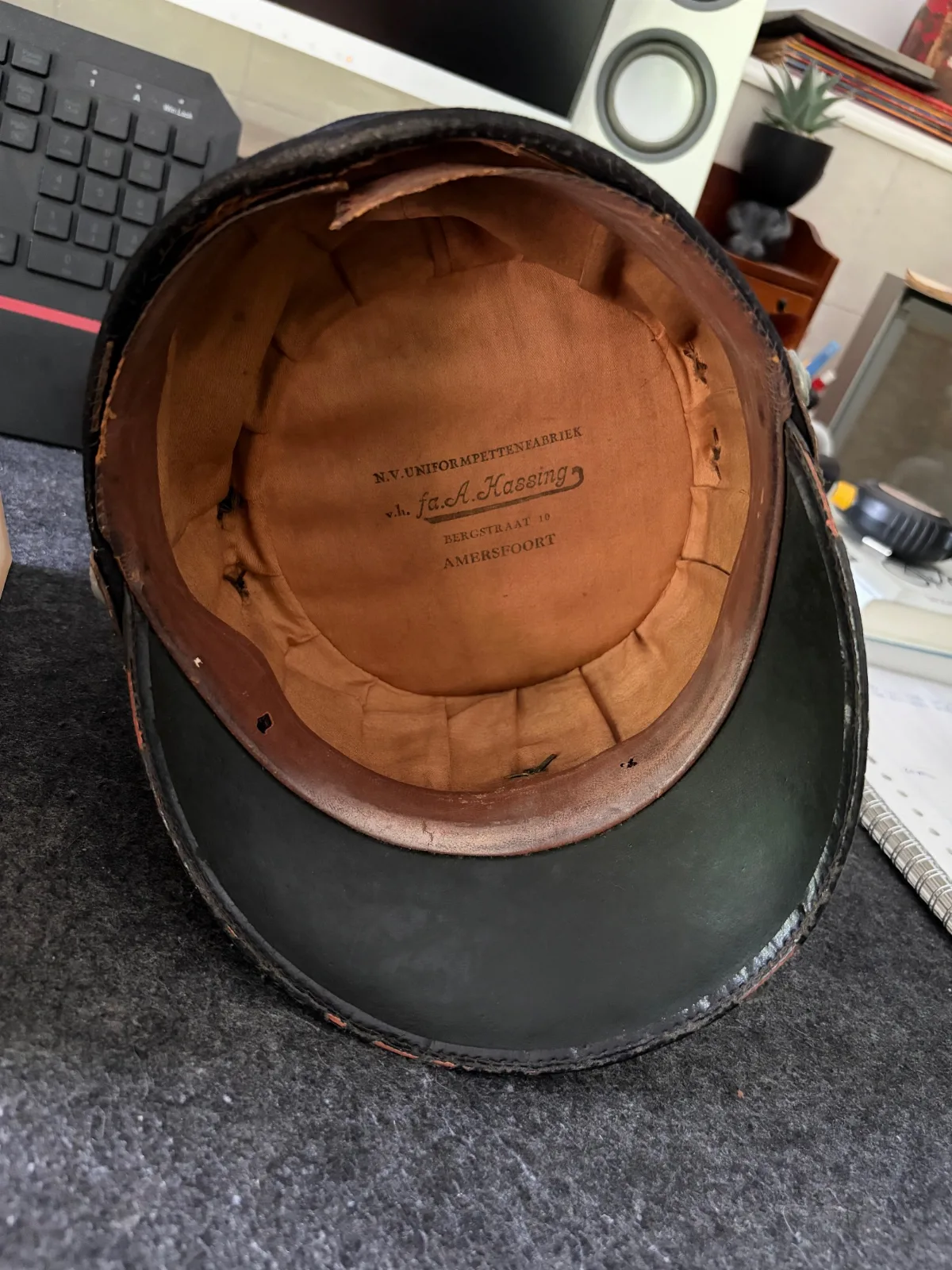 Schalkhaar Marechaussee kepie — Helmen & Hoofddeksels — WO2 (foto 5 van 5)