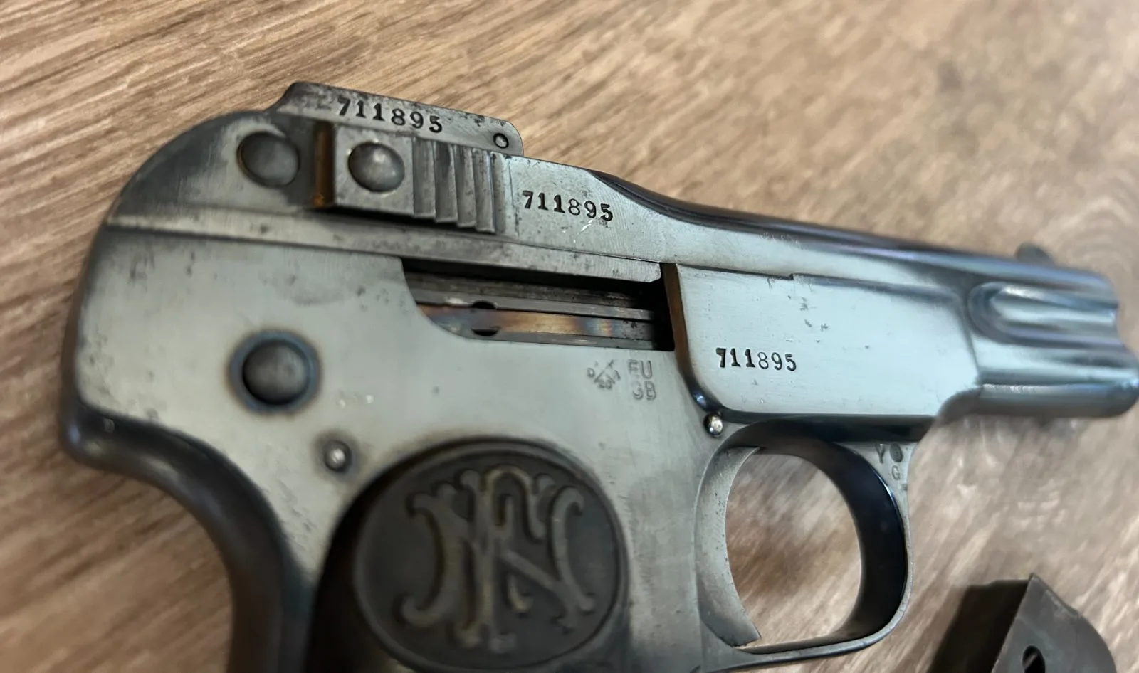 Browning FN 1900 pistool gedeactiveerd — Wapens — WO1 (foto 5 van 10)