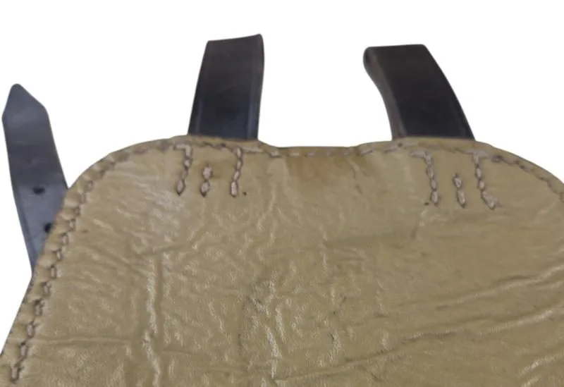 bijna mint staat schep hoes in tan kleur — Uitrusting & Accessoires — WO2 (foto 6 van 9)