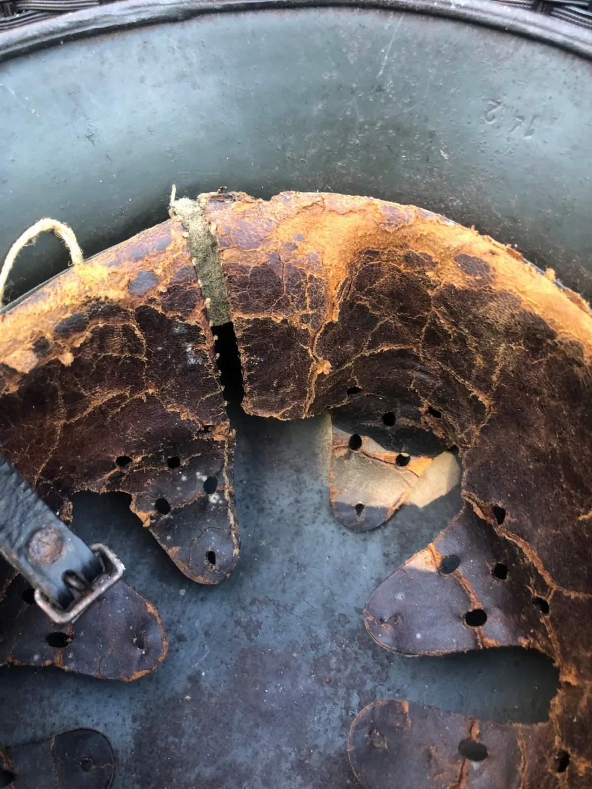 M42 stahlhelm Heeres of Kriegsmarine — Helmen & Hoofddeksels — WO2 (foto 5 van 6)