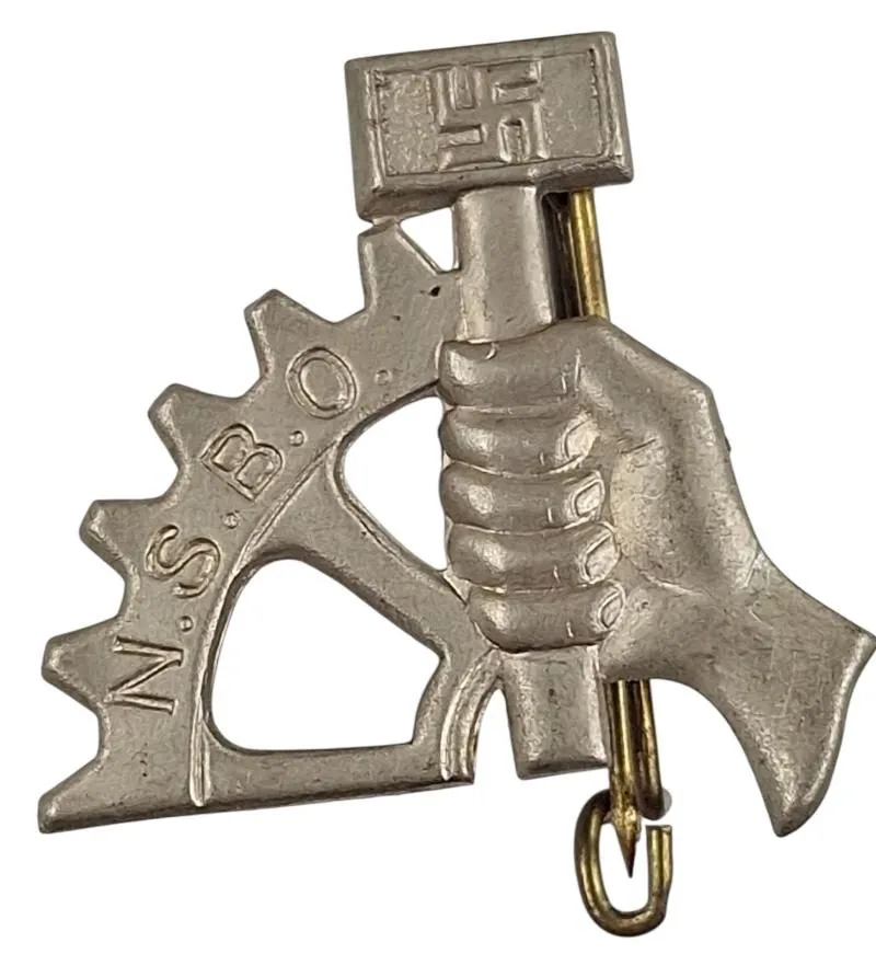 WW2 GERMAN NSBO CAP BADGE — WO2