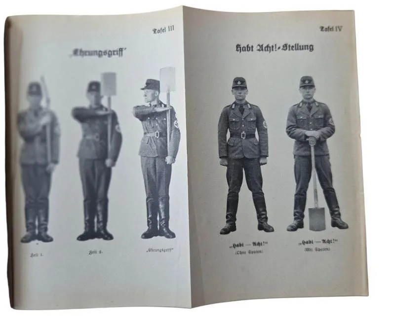 An original set of a WWII German instruction booklet titled "Ordnungsübungen im Reichsarbeitsdienst — Boeken & Tijdschriften — WO2 (foto 6 van 8)