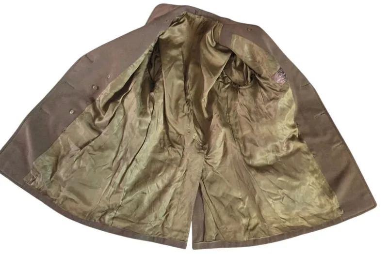 amerikaanse ww2 lange jas in hele nette staat label is alleen niet meer te lezen de maat is 40 l — Uniformen — WO2 (foto 7 van 9)