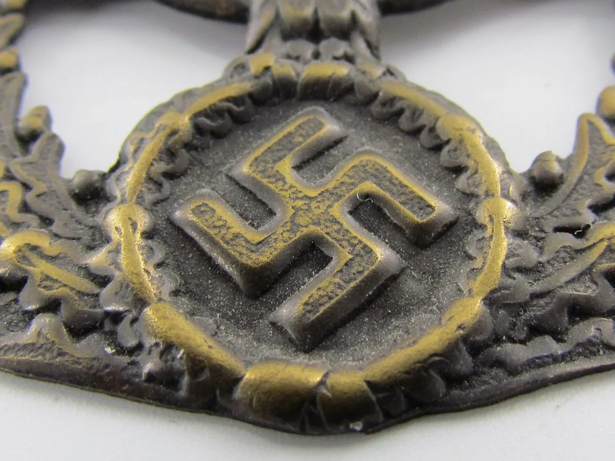 Duitse politie shako adelaar (reproductie) — Insignes & Emblemen — WO2 (foto 6 van 8)