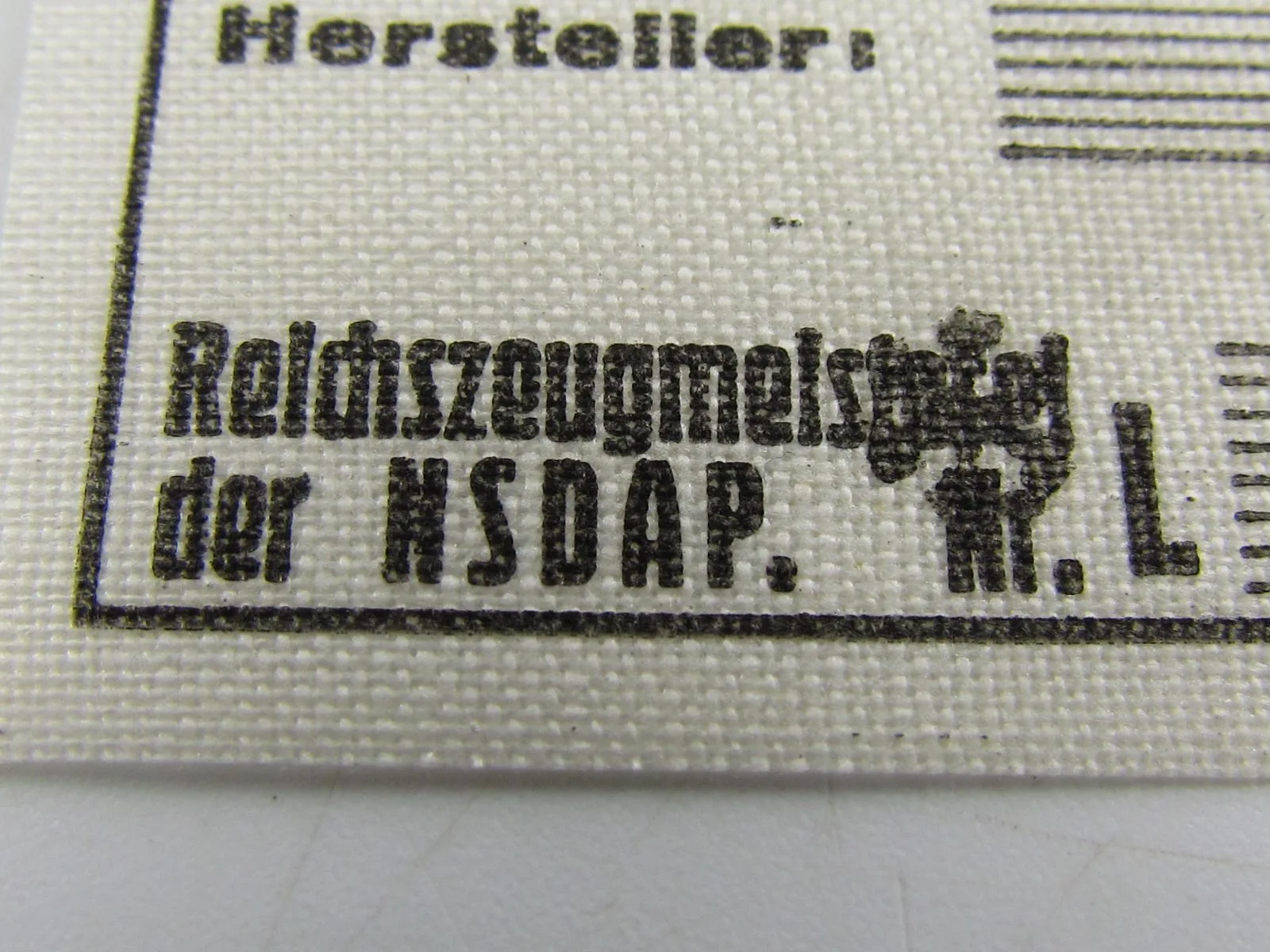 stoffen label voor een HJ (Hitler Jugend) of DJ (Deutsches Jungvolk) "Überfallhose" — Insignes & Emblemen — WO2 (foto 3 van 6)