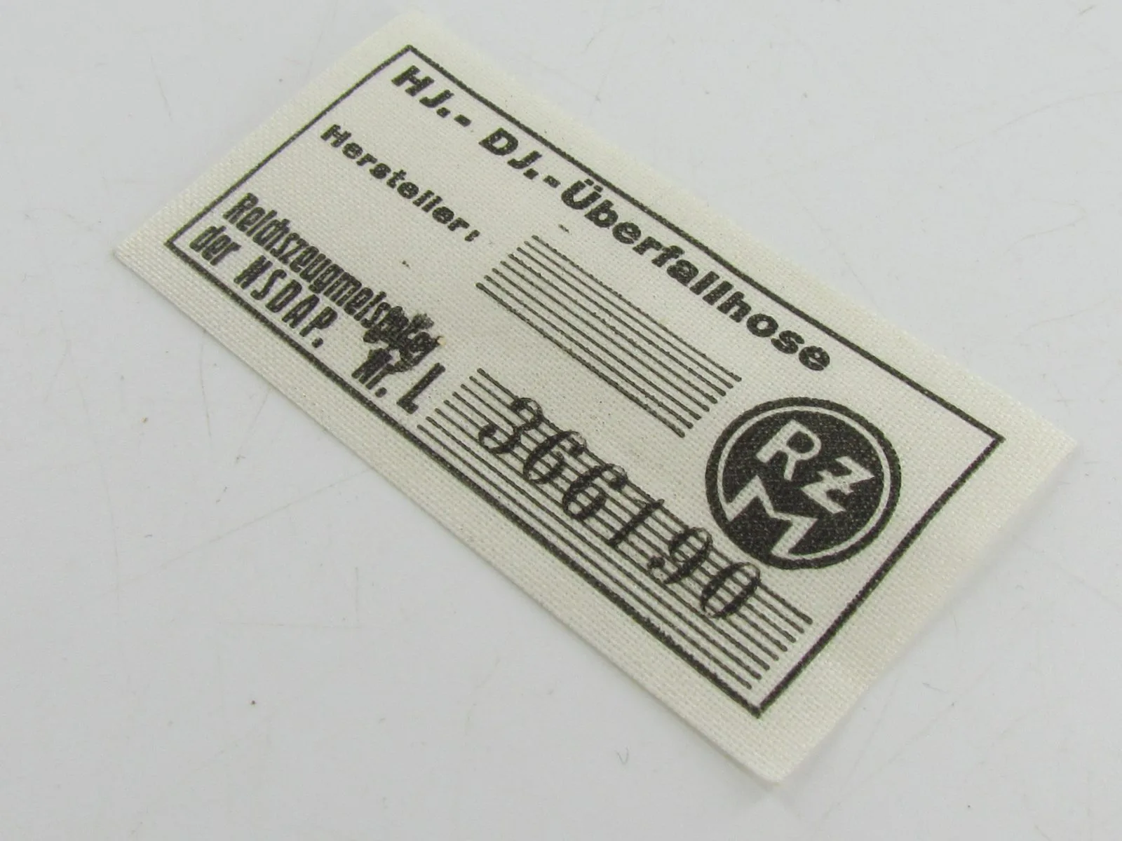 stoffen label voor een HJ (Hitler Jugend) of DJ (Deutsches Jungvolk) "Überfallhose" — Insignes & Emblemen — WO2 (foto 6 van 6)