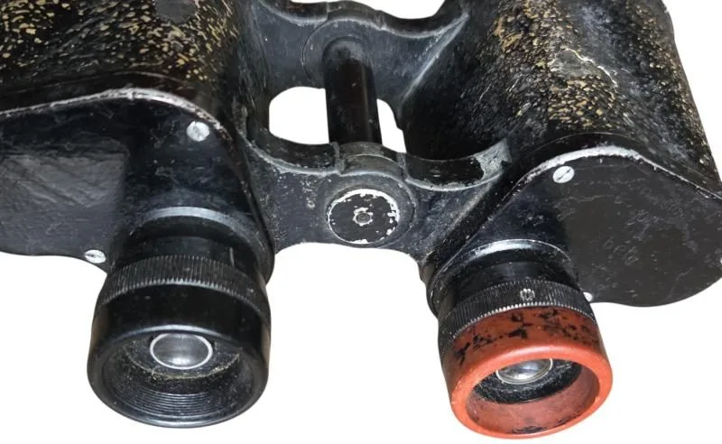 in een zwaar gebruikte staat duitse ww2 10x50 verrekijker — Uitrusting & Accessoires — WO2 (foto 6 van 10)