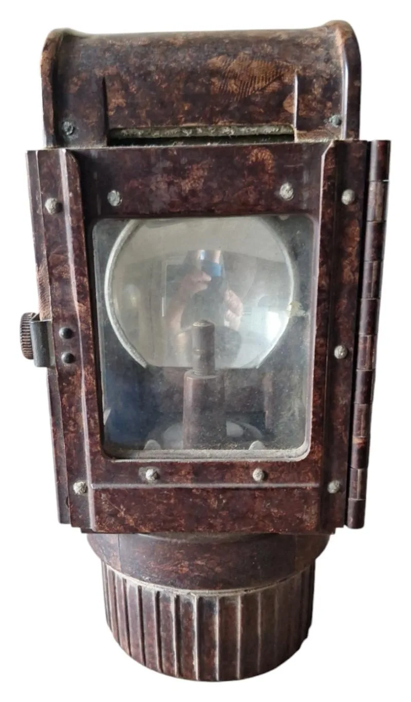 duitse ww2 lamp in een gebruikte staat  2 — WO2