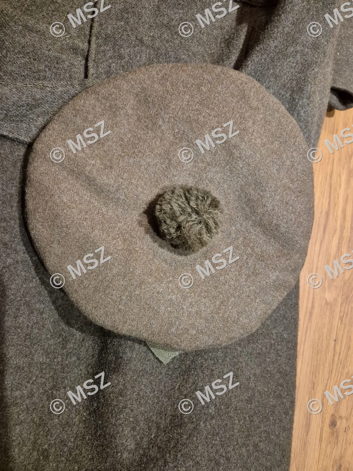 Essex Scottish battledress mantel en tam — Uniformen — WO2 (foto 4 van 7)
