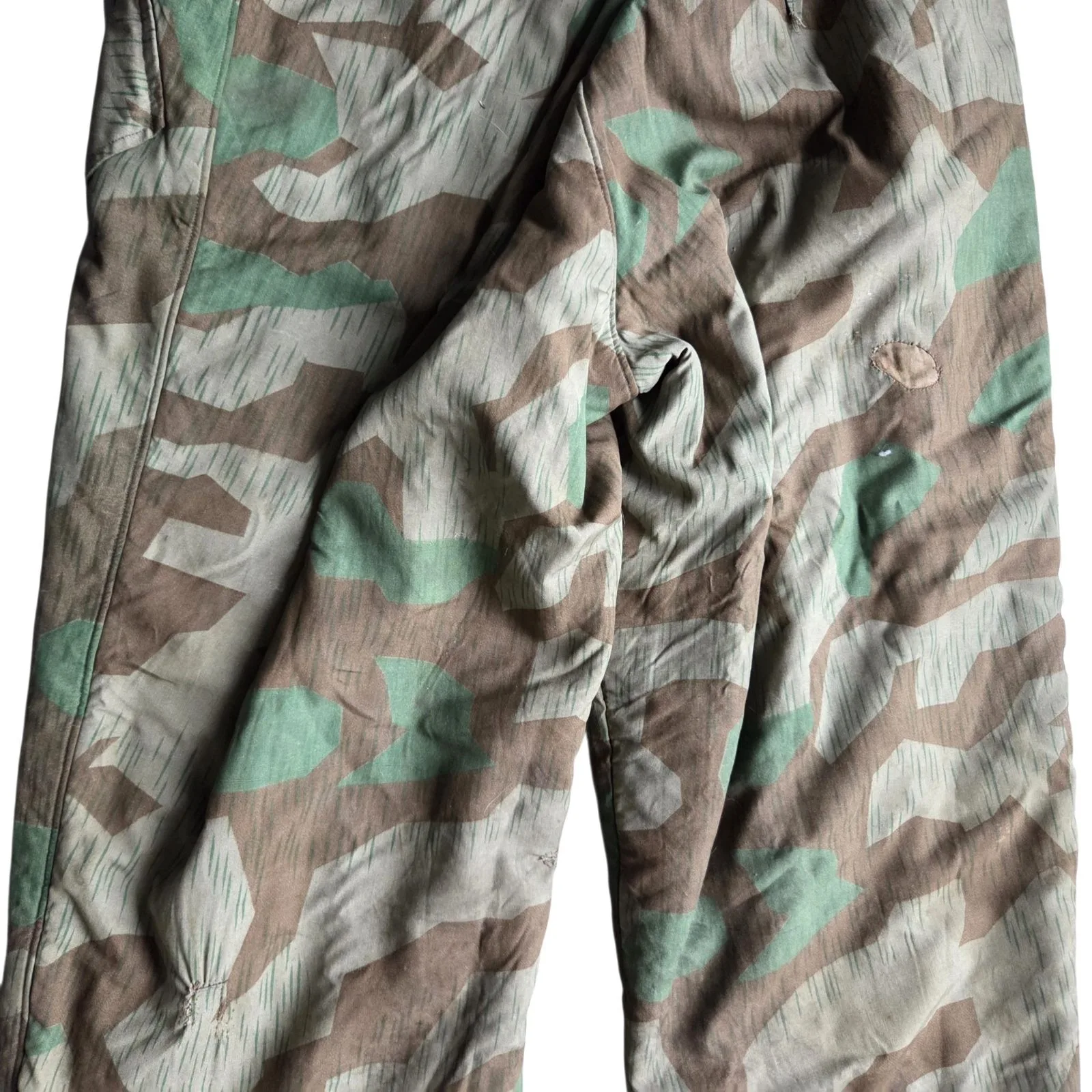 a wehrmacht ww2 Splittertarn omkeer bare broek met kogelgat en bloed — Uniformen — WO2 (foto 5 van 10)