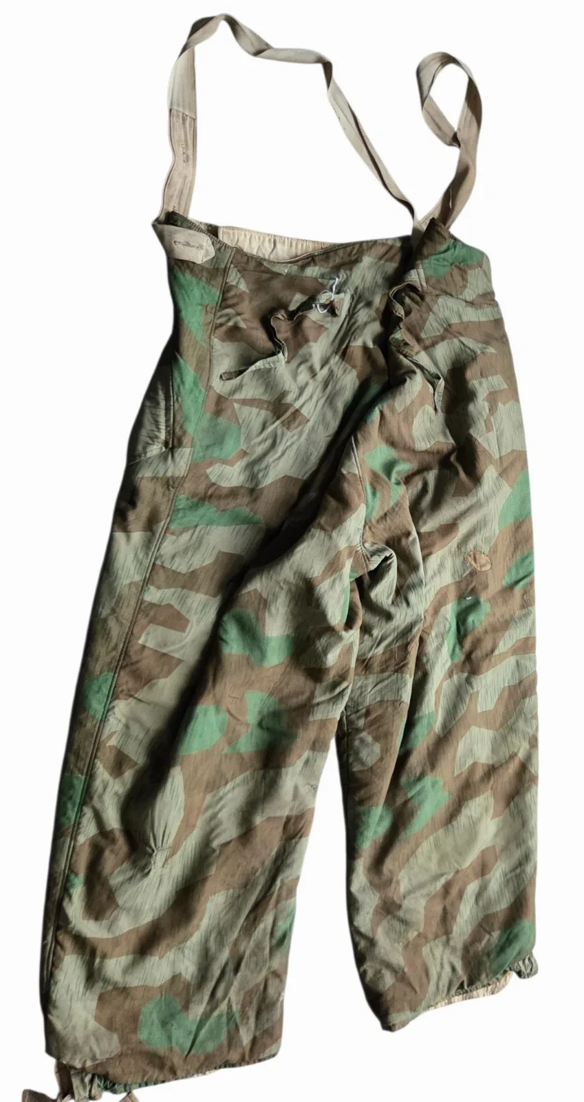 a wehrmacht ww2 Splittertarn omkeer bare broek met kogelgat en bloed — Uniformen — WO2 (foto 4 van 10)