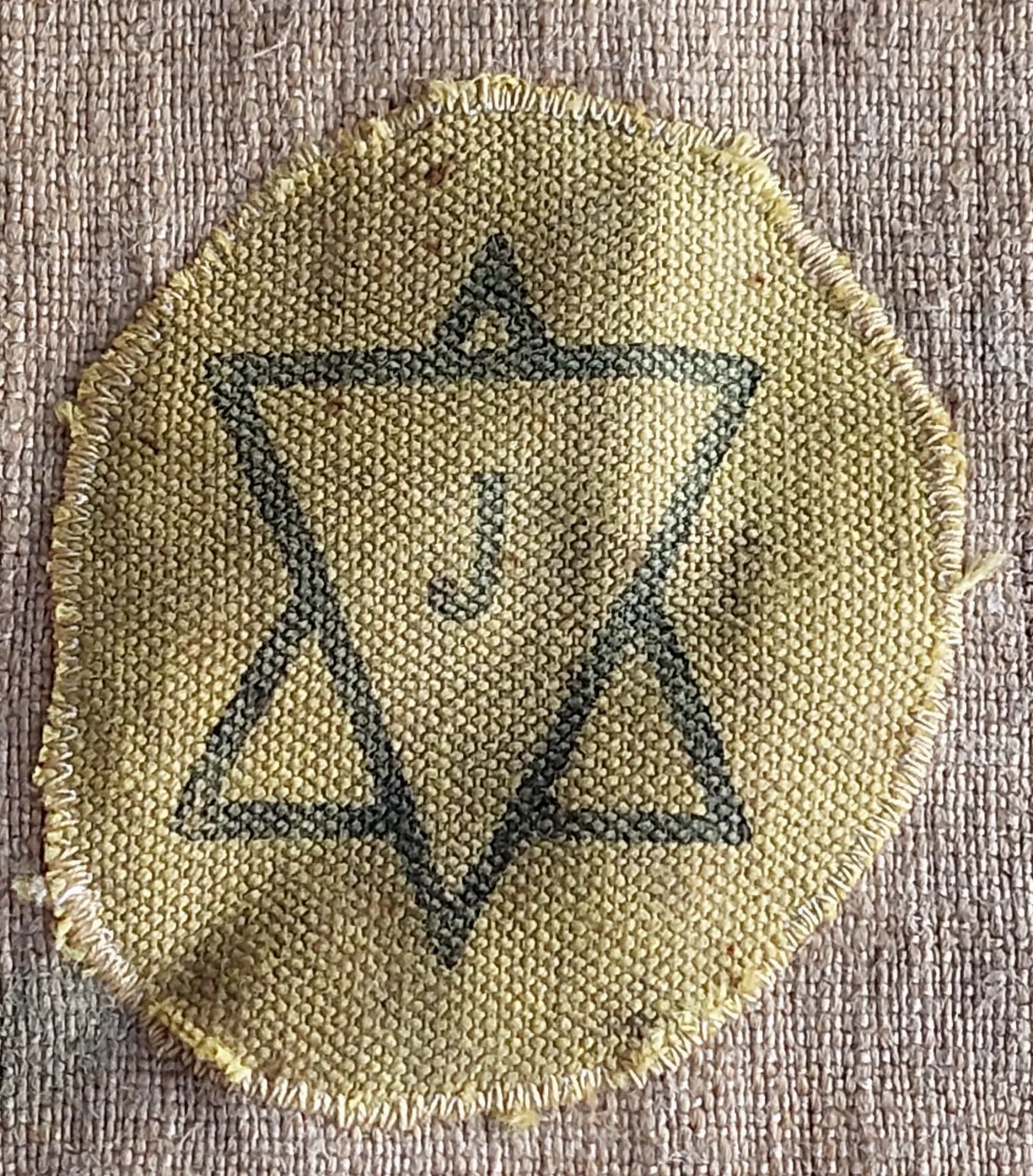 Belgische Jodenster in ontwikkeling — Insignes & Emblemen — WO2 (foto 2 van 5)