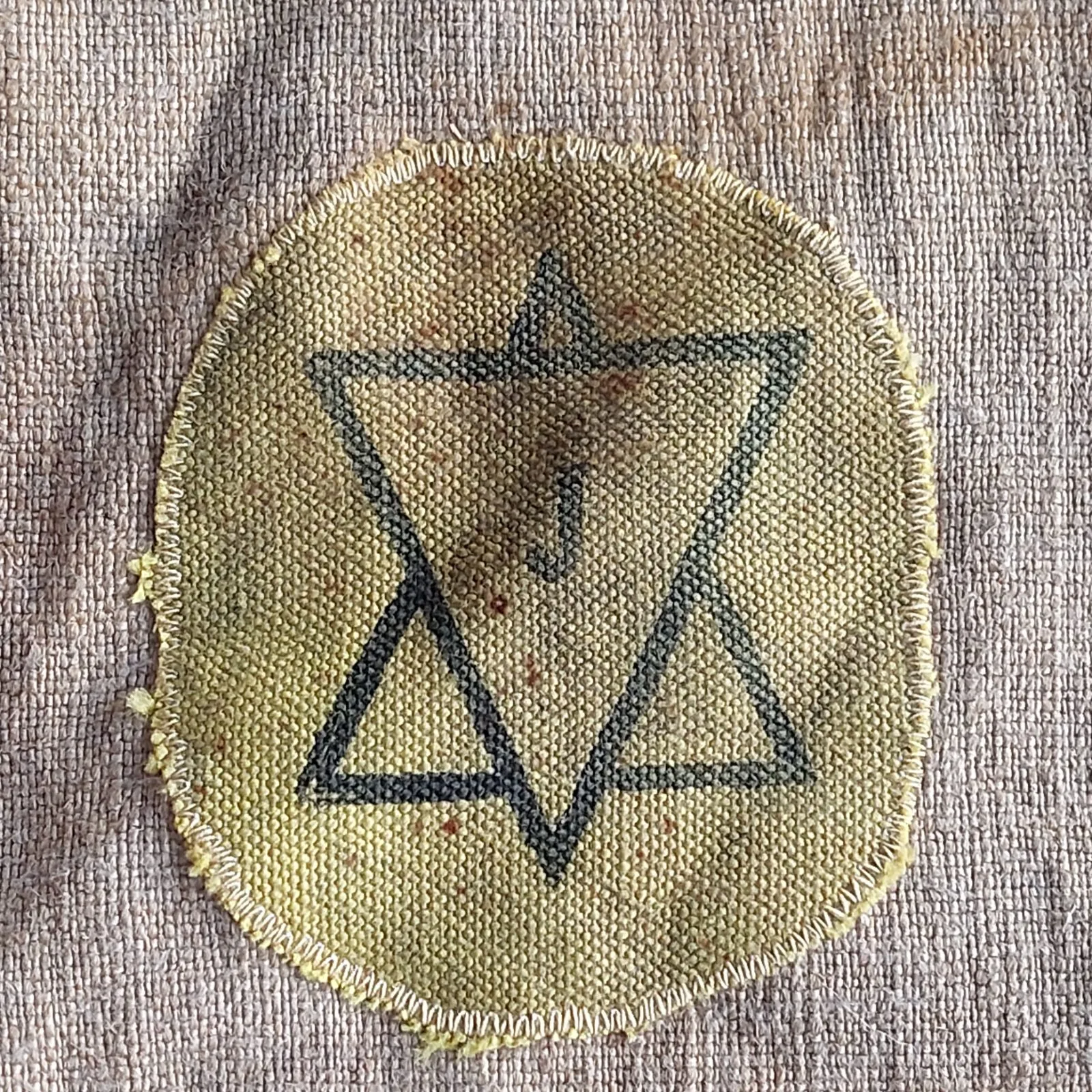 Belgische Jodenster in ontwikkeling — Insignes & Emblemen — WO2 (foto 3 van 5)