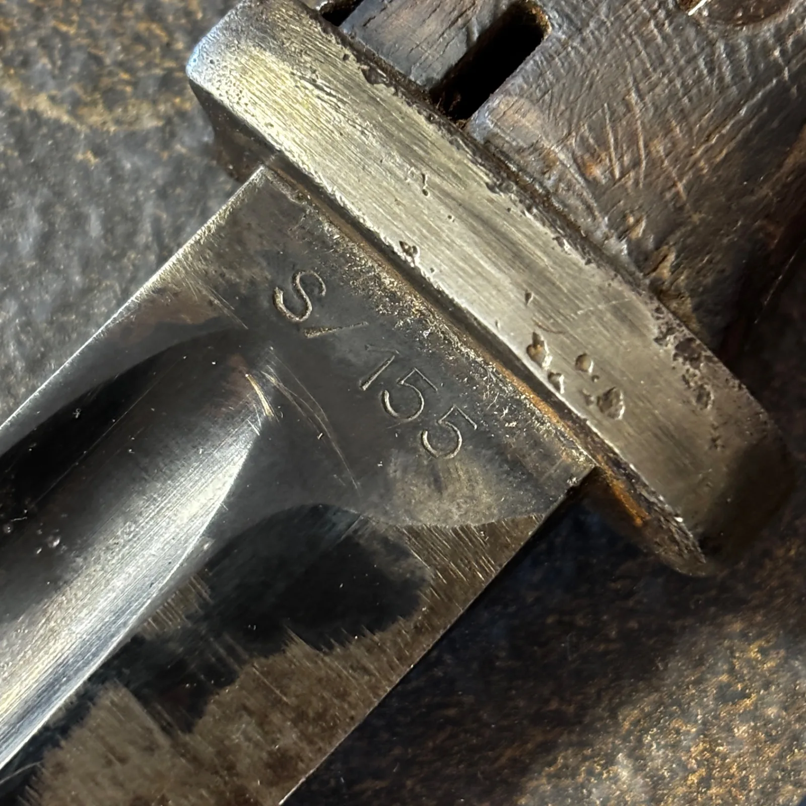 Bayonet met schede nummergelijk — Wapens — WO2 (foto 6 van 6)