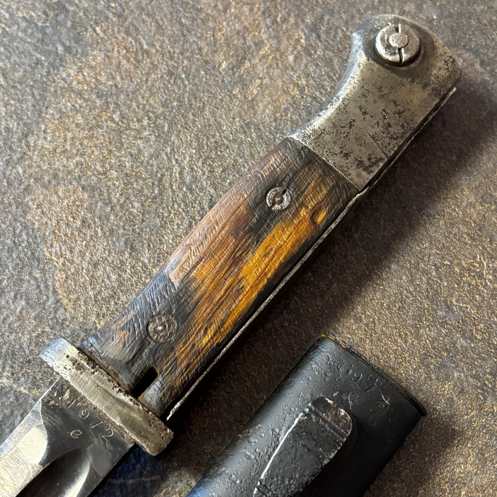 Bayonet met schede nummergelijk — Wapens — WO2 (foto 5 van 6)