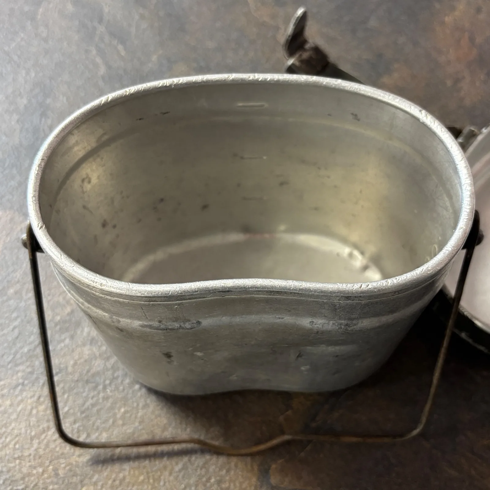 Aluminium eetketel / mestin — Uitrusting & Accessoires — WO2 (foto 5 van 5)