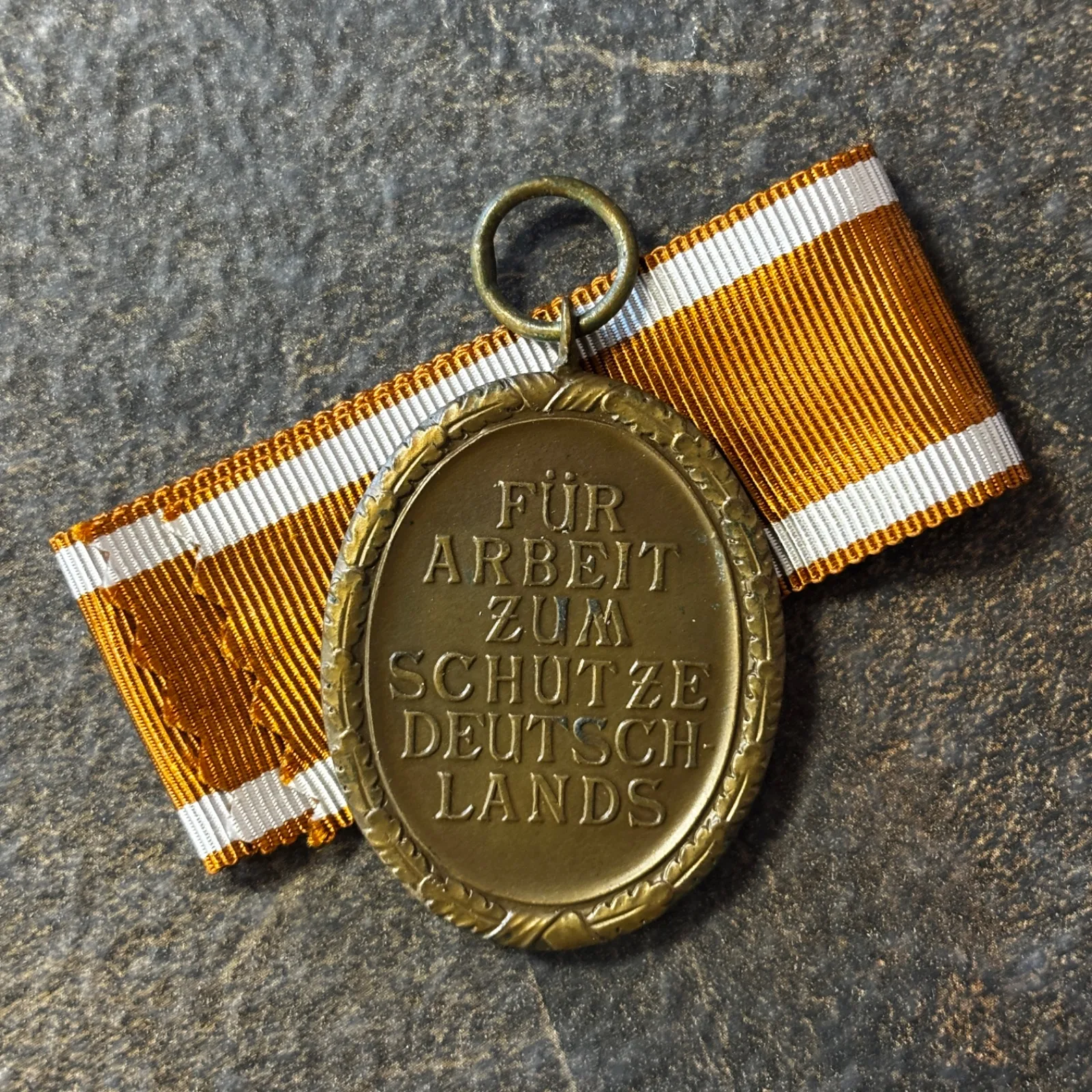 Westwal medaille met lint — Medailles & Onderscheidingen — WO2 (foto 3 van 3)